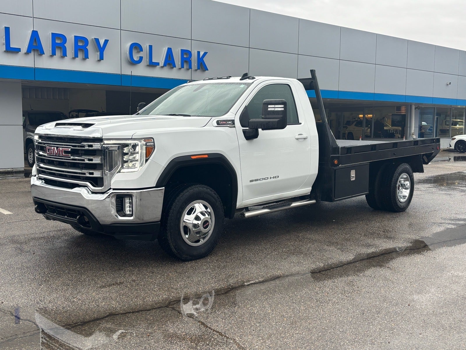 2022 GMC Sierra 3500 HD Chassis Cab SLE in Summit White — front three-quarter view