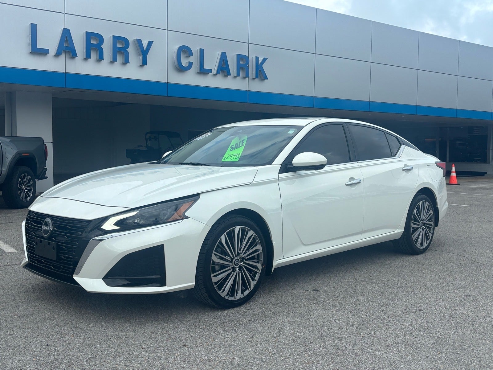 2024 Nissan Altima SL Intelligent AWD in White — front three-quarter view