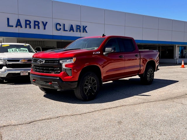 2026 Chevrolet Silverado 1500 LT Trail Boss in Radiant Red Tintcoat — front three-quarter view